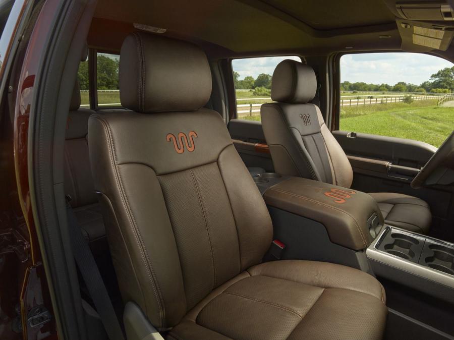  Ford F-450 Super Duty 2015 года  (фото 4 из 6)